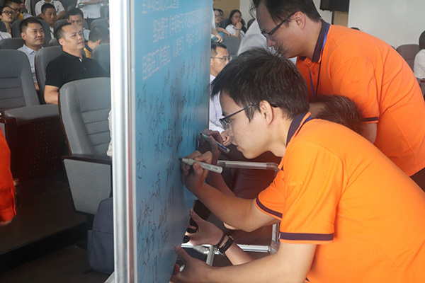 宣誓板署名 (2).JPG